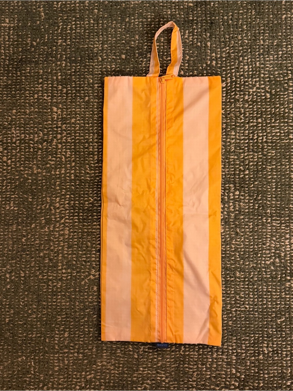 BAGGU 3D zip pouch in hotel stripe